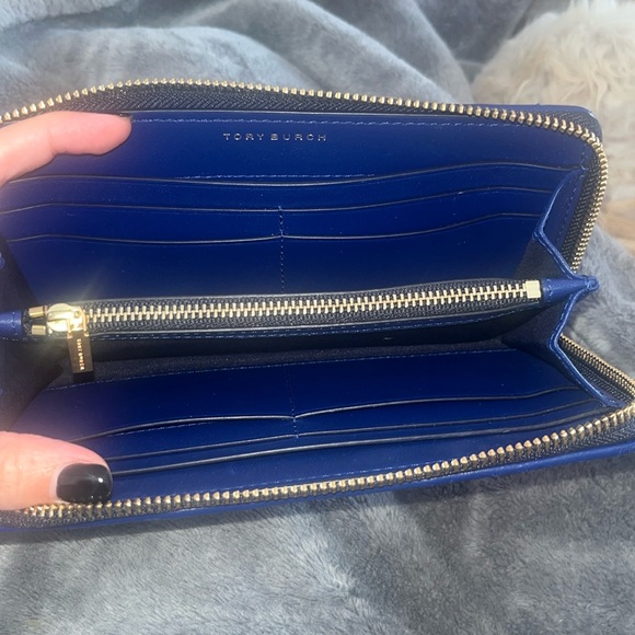 💙💙💙GORGEOUS BLUE TORY BURCH CONTINENTAL ZIP WALLET💙💙💙 - Picture 6 of 13